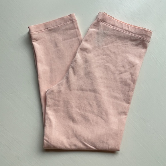 Tea Collection | Blush Peach Capri Leggings | 8 - Picture 9 of 11